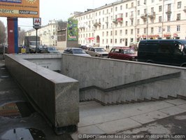  Выход со станции метро "Безымянка" — и "сталинки" вдоль ул. Победы.