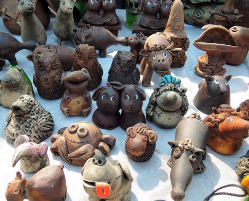 Улица Мастеров: целая россыпь глиняных зверушек