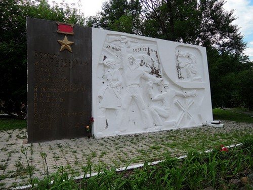  Место бывших ворот лагеря и воинской части можно найти по этому памятному знаку