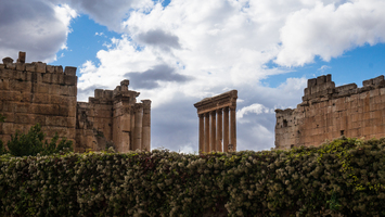 Баальбек — колоннада храма Юпитера. Покрупнее Большого театра