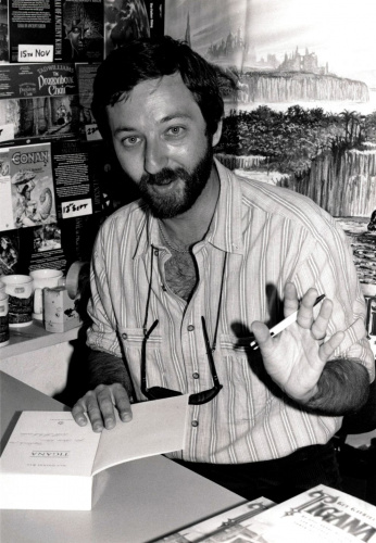 Кей в 1990 году на автограф-сессии в честь выхода "Тиганы" в магазине Forbidden Planet