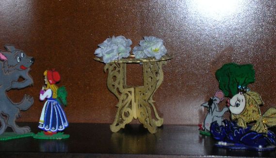 сказочные композиции и подставка для цветка (лобзик, дерево, роспись, лак).