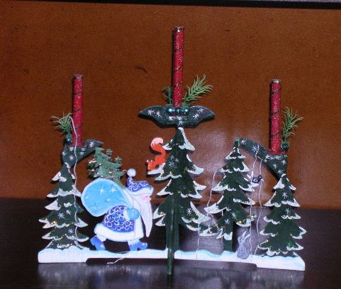 Дед мороз в лесу — подсвечник (лобзик, дерево, роспись, лак, лепка из парафина)