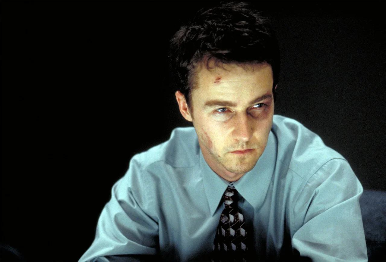 Уставшее лицо. Уставшее лицо девушки. Уставший человек. Потный человек. Лицо усталого человека.